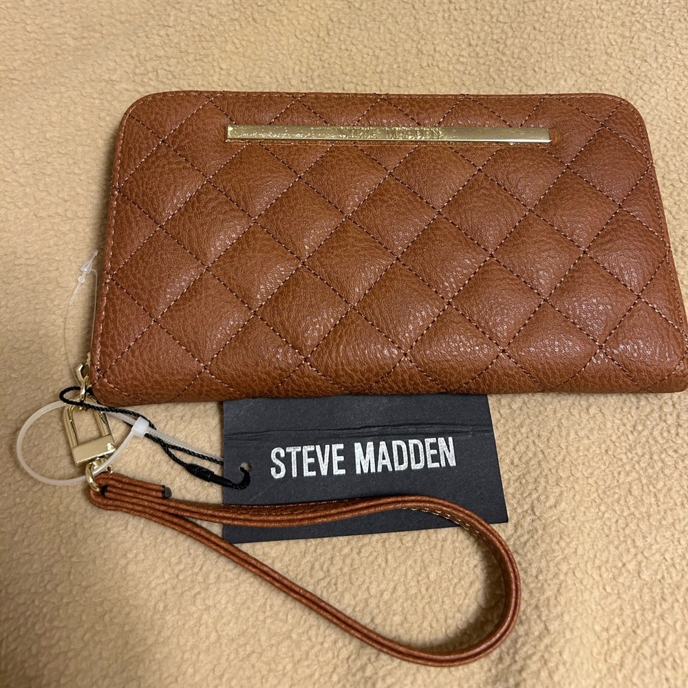 NWT Steve Madden BZIPQ Cognac Brown Zip Around Wallet Wristlet